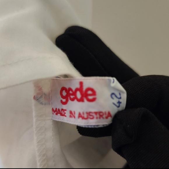 Vintage Gede White Embroidered Floral Botanical Design Button Up Blouse - Picture 4 of 5